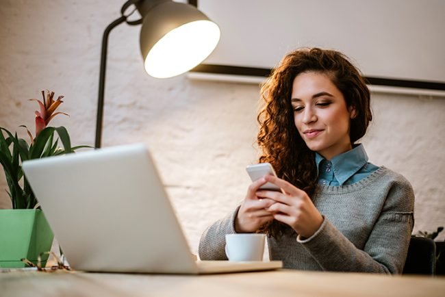 MCEFCU_Blog_BankingByPhone_724x483